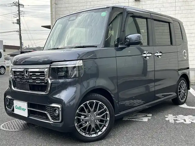 ホンダ Ｎ ＢＯＸ カスタム ターボ 埼玉県 2024(令6)年 0.1万km メテオロイドグレーメタリック ワンオーナー/ハーフレザーシート/純正SDナビ/　DTV/CD/DVD/BT/USB/　Apple CarPlay/Honda SENSING/　・アダプティブクルーズコントロール/　・近距離衝突軽減ブレーキ/　・急アクセル抑制機能/　・車線維持支援システム(LKAS)/　・オートハイビーム/両側パワースライドドア/純正ナビ連動ETC2.0/(DTH-203M）/純正ナビ連動前後ドライブレコーダー/(DRH-229ND)/フロントシートヒーター/リヤデフロスター/ヒーテッドドアミラースイッチ/アイドリングストップ/ソナーセンサー/パドルシフト/緊急通報ボタン/横滑り防止装置/純正フロアマット/スマートキー/スペアキー/保証書/取説/記録簿