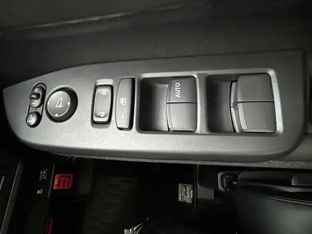 ホンダ Ｎ ＢＯＸ カスタム ターボ 埼玉県 2024(令6)年 0.1万km メテオロイドグレーメタリック ワンオーナー/ハーフレザーシート/純正SDナビ/　DTV/CD/DVD/BT/USB/　Apple CarPlay/Honda SENSING/　・アダプティブクルーズコントロール/　・近距離衝突軽減ブレーキ/　・急アクセル抑制機能/　・車線維持支援システム(LKAS)/　・オートハイビーム/両側パワースライドドア/純正ナビ連動ETC2.0/(DTH-203M）/純正ナビ連動前後ドライブレコーダー/(DRH-229ND)/フロントシートヒーター/リヤデフロスター/ヒーテッドドアミラースイッチ/アイドリングストップ/ソナーセンサー/パドルシフト/緊急通報ボタン/横滑り防止装置/純正フロアマット/スマートキー/スペアキー/保証書/取説/記録簿