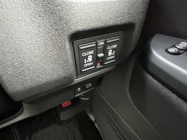 ホンダ Ｎ ＢＯＸ カスタム ターボ 埼玉県 2024(令6)年 0.1万km メテオロイドグレーメタリック ワンオーナー/ハーフレザーシート/純正SDナビ/　DTV/CD/DVD/BT/USB/　Apple CarPlay/Honda SENSING/　・アダプティブクルーズコントロール/　・近距離衝突軽減ブレーキ/　・急アクセル抑制機能/　・車線維持支援システム(LKAS)/　・オートハイビーム/両側パワースライドドア/純正ナビ連動ETC2.0/(DTH-203M）/純正ナビ連動前後ドライブレコーダー/(DRH-229ND)/フロントシートヒーター/リヤデフロスター/ヒーテッドドアミラースイッチ/アイドリングストップ/ソナーセンサー/パドルシフト/緊急通報ボタン/横滑り防止装置/純正フロアマット/スマートキー/スペアキー/保証書/取説/記録簿