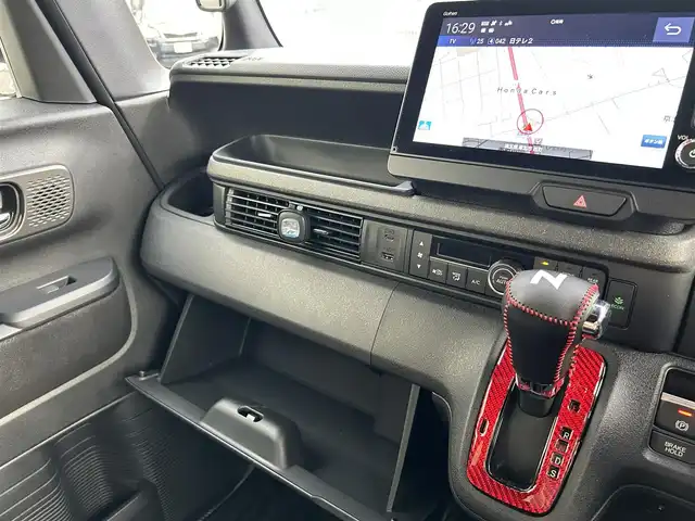 ホンダ Ｎ ＢＯＸ カスタム ターボ 埼玉県 2024(令6)年 0.1万km メテオロイドグレーメタリック ワンオーナー/ハーフレザーシート/純正SDナビ/　DTV/CD/DVD/BT/USB/　Apple CarPlay/Honda SENSING/　・アダプティブクルーズコントロール/　・近距離衝突軽減ブレーキ/　・急アクセル抑制機能/　・車線維持支援システム(LKAS)/　・オートハイビーム/両側パワースライドドア/純正ナビ連動ETC2.0/(DTH-203M）/純正ナビ連動前後ドライブレコーダー/(DRH-229ND)/フロントシートヒーター/リヤデフロスター/ヒーテッドドアミラースイッチ/アイドリングストップ/ソナーセンサー/パドルシフト/緊急通報ボタン/横滑り防止装置/純正フロアマット/スマートキー/スペアキー/保証書/取説/記録簿