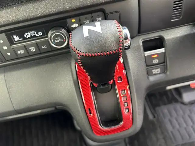 ホンダ Ｎ ＢＯＸ カスタム ターボ 埼玉県 2024(令6)年 0.1万km メテオロイドグレーメタリック ワンオーナー/ハーフレザーシート/純正SDナビ/　DTV/CD/DVD/BT/USB/　Apple CarPlay/Honda SENSING/　・アダプティブクルーズコントロール/　・近距離衝突軽減ブレーキ/　・急アクセル抑制機能/　・車線維持支援システム(LKAS)/　・オートハイビーム/両側パワースライドドア/純正ナビ連動ETC2.0/(DTH-203M）/純正ナビ連動前後ドライブレコーダー/(DRH-229ND)/フロントシートヒーター/リヤデフロスター/ヒーテッドドアミラースイッチ/アイドリングストップ/ソナーセンサー/パドルシフト/緊急通報ボタン/横滑り防止装置/純正フロアマット/スマートキー/スペアキー/保証書/取説/記録簿