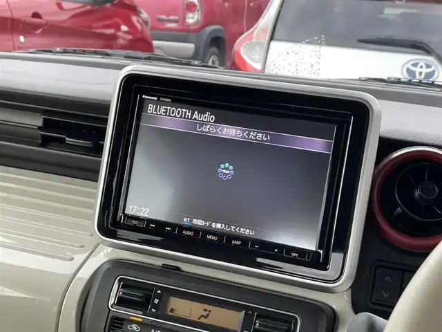 スズキ スペーシア HYBRID X 2トーン 滋賀県 2019(令1)年 1.5万km オフブルーメタリック/ホワイト2トーン 禁煙車/純正8型ナビ/（CD/DVD/フルセグTV/BT/SD/FM/AM）/スズキセーフティサポート/・デュアルセンサーブレーキサポート（衝突被害軽減ブレーキ）/・車線逸脱警報機能/・標識認識機能/・アダプティブクルーズコントロール（ACC）/・オートハイビーム/・後退時ブレーキサポート/全方位カメラ/ビルトインETC/両側パワースライドドア/D席シートヒーター/プッシュスタート/スマートキー/純正ドアバイザー/純正フロアマット