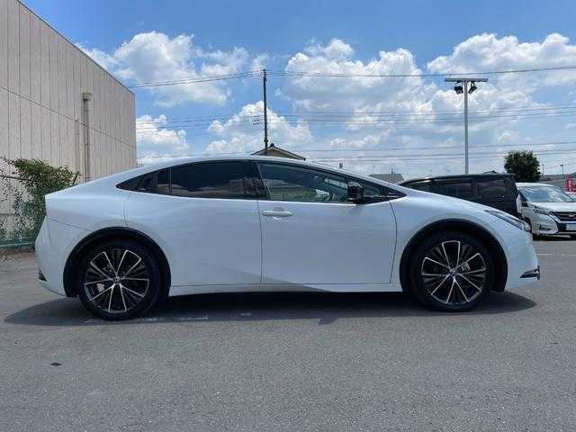トヨタ プリウス Z 東京都 2023(令5)年 0.9万km プラチナホワイトパールマイカ トヨタセーフティセンス/パノラマルーフ/純正コネクトナビ/パノラミックビュー/ドライブレコーダー/シートヒーター/シートエアコン/ＥＴＣ/パワーシート/電動リアゲート/ワイヤレス充電機