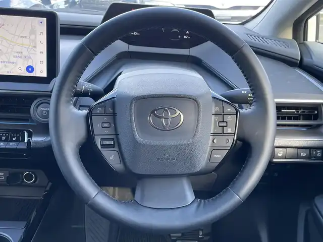 トヨタ プリウス Z 群馬県 2023(令5)年 0.9万km プラチナホワイトパールマイカ トヨタセーフティセンス/パノラマルーフ/純正コネクトナビ/パノラミックビュー/ドライブレコーダー/シートヒーター/シートエアコン/ＥＴＣ/パワーシート/電動リアゲート/ワイヤレス充電機/Bluetooth/本革ステアリング/ステアリングヒーター/シートセットポジションメモリー/BSM/Miracast/純正フロアマット/AHB/アダプティブクルーズコントロール/フルセグ/純正19インチアルミホイール/ビルトインETC2.0/LEDヘッドライト/パワーステアリング/レザーシート