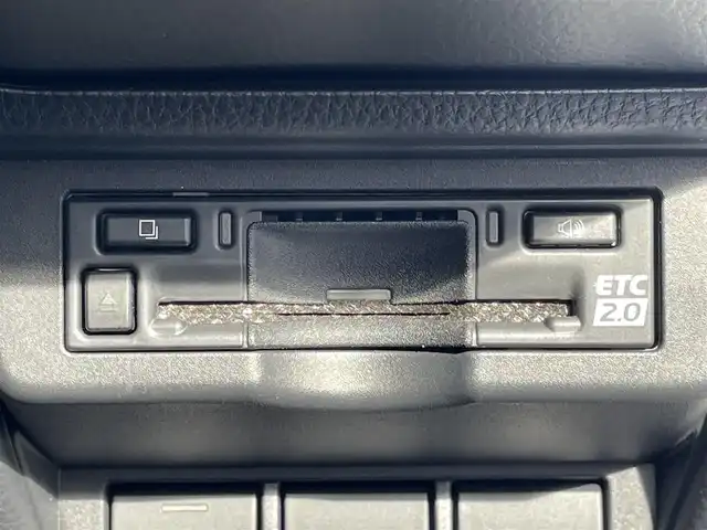 トヨタ プリウス Z 群馬県 2023(令5)年 0.9万km プラチナホワイトパールマイカ トヨタセーフティセンス/パノラマルーフ/純正コネクトナビ/パノラミックビュー/ドライブレコーダー/シートヒーター/シートエアコン/ＥＴＣ/パワーシート/電動リアゲート/ワイヤレス充電機/Bluetooth/本革ステアリング/ステアリングヒーター/シートセットポジションメモリー/BSM/Miracast/純正フロアマット/AHB/アダプティブクルーズコントロール/フルセグ/純正19インチアルミホイール/ビルトインETC2.0/LEDヘッドライト/パワーステアリング/レザーシート