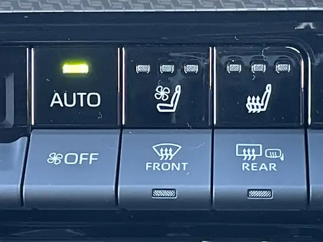 トヨタ プリウス Z 群馬県 2023(令5)年 0.9万km プラチナホワイトパールマイカ トヨタセーフティセンス/パノラマルーフ/純正コネクトナビ/パノラミックビュー/ドライブレコーダー/シートヒーター/シートエアコン/ＥＴＣ/パワーシート/電動リアゲート/ワイヤレス充電機/Bluetooth/本革ステアリング/ステアリングヒーター/シートセットポジションメモリー/BSM/Miracast/純正フロアマット/AHB/アダプティブクルーズコントロール/フルセグ/純正19インチアルミホイール/ビルトインETC2.0/LEDヘッドライト/パワーステアリング/レザーシート