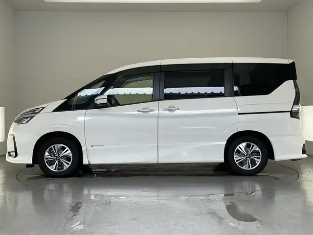 日産 セレナ e－パワー ハイウェイスター V 愛知県 2020(令2)年 5.2万km ブリリアントホワイトパール 純正１０型ナビ　純正後席モニター　禁煙車　セーフティパック　全方位カメラ　ＢＳＭ　エマブレ　衝突軽減　クルコン　ハンズフリー両側パワスラ　ＥＴＣ　ドラレコ　ＬＥＤオートライト　コーナーセンサー　フォグ