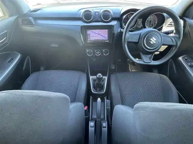 スズキ スイフト XG 徳島県 2017(平29)年 4.9万km スターシルバーメタリック 5F/7インチナビ/（Bluetooth/フルセグTV/CD/DVD/ラジオ）/シートヒーター/HIDヘッドライト/フォグライト/ビルトインETC/電格ミラー/プッシュスタート/スマートキー/スペアキー