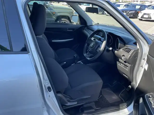 スズキ スイフト XG 徳島県 2017(平29)年 4.9万km スターシルバーメタリック 5F/7インチナビ/（Bluetooth/フルセグTV/CD/DVD/ラジオ）/シートヒーター/HIDヘッドライト/フォグライト/ビルトインETC/電格ミラー/プッシュスタート/スマートキー/スペアキー