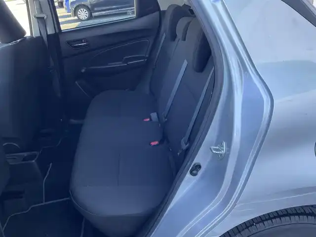 スズキ スイフト XG 徳島県 2017(平29)年 4.9万km スターシルバーメタリック 5F/7インチナビ/（Bluetooth/フルセグTV/CD/DVD/ラジオ）/シートヒーター/HIDヘッドライト/フォグライト/ビルトインETC/電格ミラー/プッシュスタート/スマートキー/スペアキー