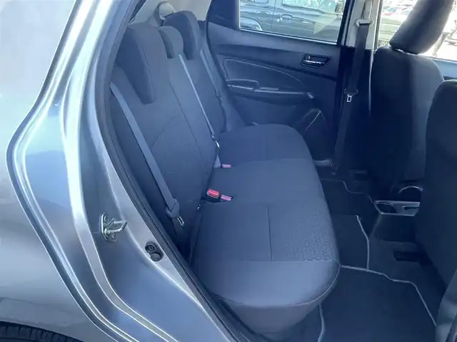 スズキ スイフト XG 徳島県 2017(平29)年 4.9万km スターシルバーメタリック 5F/7インチナビ/（Bluetooth/フルセグTV/CD/DVD/ラジオ）/シートヒーター/HIDヘッドライト/フォグライト/ビルトインETC/電格ミラー/プッシュスタート/スマートキー/スペアキー