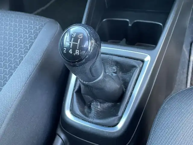 スズキ スイフト XG 徳島県 2017(平29)年 4.9万km スターシルバーメタリック 5F/7インチナビ/（Bluetooth/フルセグTV/CD/DVD/ラジオ）/シートヒーター/HIDヘッドライト/フォグライト/ビルトインETC/電格ミラー/プッシュスタート/スマートキー/スペアキー