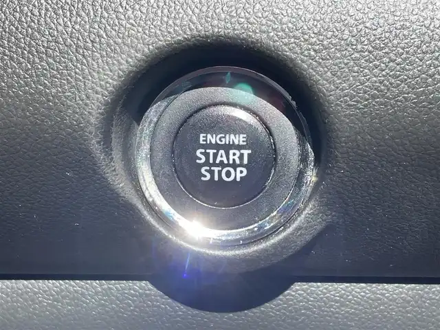 スズキ スイフト XG 徳島県 2017(平29)年 4.9万km スターシルバーメタリック 5F/7インチナビ/（Bluetooth/フルセグTV/CD/DVD/ラジオ）/シートヒーター/HIDヘッドライト/フォグライト/ビルトインETC/電格ミラー/プッシュスタート/スマートキー/スペアキー