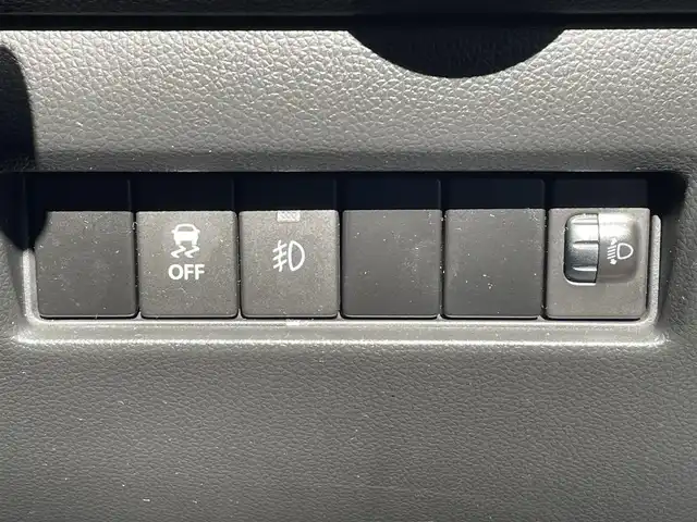 スズキ スイフト XG 徳島県 2017(平29)年 4.9万km スターシルバーメタリック 5F/7インチナビ/（Bluetooth/フルセグTV/CD/DVD/ラジオ）/シートヒーター/HIDヘッドライト/フォグライト/ビルトインETC/電格ミラー/プッシュスタート/スマートキー/スペアキー