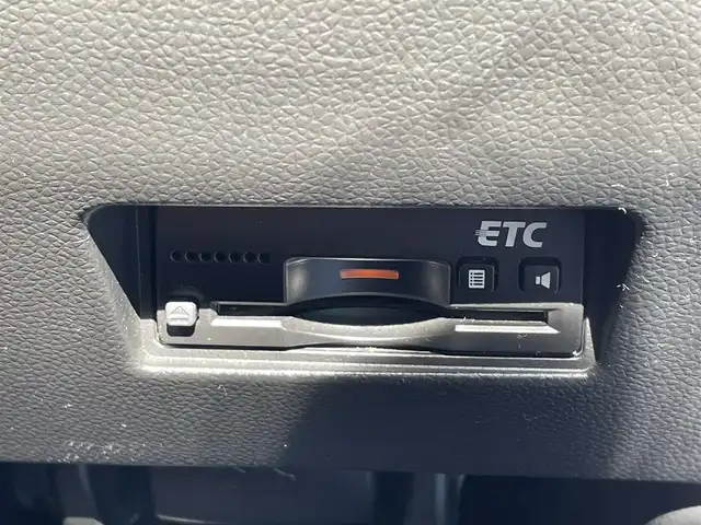 スズキ スイフト XG 徳島県 2017(平29)年 4.9万km スターシルバーメタリック 5F/7インチナビ/（Bluetooth/フルセグTV/CD/DVD/ラジオ）/シートヒーター/HIDヘッドライト/フォグライト/ビルトインETC/電格ミラー/プッシュスタート/スマートキー/スペアキー