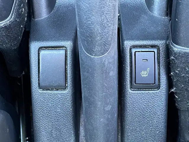 スズキ スイフト XG 徳島県 2017(平29)年 4.9万km スターシルバーメタリック 5F/7インチナビ/（Bluetooth/フルセグTV/CD/DVD/ラジオ）/シートヒーター/HIDヘッドライト/フォグライト/ビルトインETC/電格ミラー/プッシュスタート/スマートキー/スペアキー