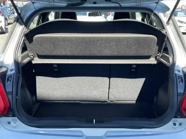 スズキ スイフト XG 徳島県 2017(平29)年 4.9万km スターシルバーメタリック 5F/7インチナビ/（Bluetooth/フルセグTV/CD/DVD/ラジオ）/シートヒーター/HIDヘッドライト/フォグライト/ビルトインETC/電格ミラー/プッシュスタート/スマートキー/スペアキー