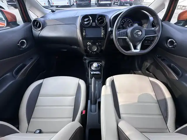 日産 ノート e－パワー メダリスト 徳島県 2017(平29)年 3.9万km プレミアムコロナオレンジ 純正7型ナビ　MM316D-L/（USB/AUX/BT/ラジオ/フルセグ）/デジタルインナーミラー/アラウンドビューモニター/バックカメラ/前後コーナーセンサー/LEDヘッドライト/フォグライト/オートライト/ドライブレコーダー/ETC/純正15AW/純正フロアマット/スペアキー