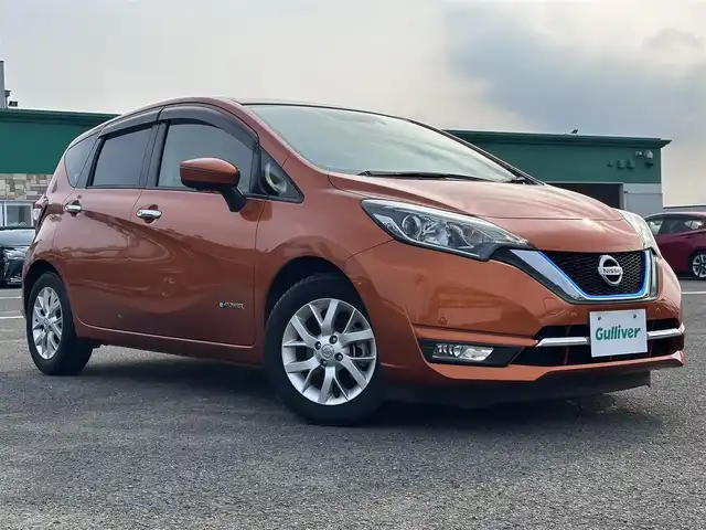 日産 ノート e－パワー メダリスト 徳島県 2017(平29)年 3.9万km プレミアムコロナオレンジ 純正7型ナビ　MM316D-L/（USB/AUX/BT/ラジオ/フルセグ）/デジタルインナーミラー/アラウンドビューモニター/バックカメラ/前後コーナーセンサー/LEDヘッドライト/フォグライト/オートライト/ドライブレコーダー/ETC/純正15AW/純正フロアマット/スペアキー