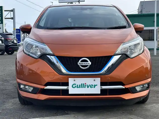 日産 ノート e－パワー メダリスト 徳島県 2017(平29)年 3.9万km プレミアムコロナオレンジ 純正7型ナビ　MM316D-L/（USB/AUX/BT/ラジオ/フルセグ）/デジタルインナーミラー/アラウンドビューモニター/バックカメラ/前後コーナーセンサー/LEDヘッドライト/フォグライト/オートライト/ドライブレコーダー/ETC/純正15AW/純正フロアマット/スペアキー
