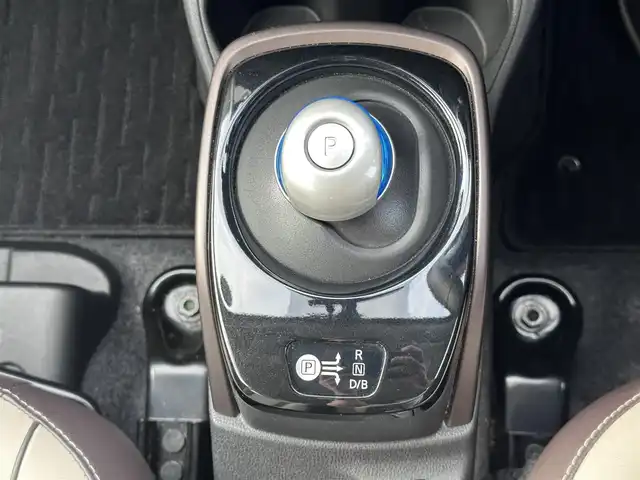 日産 ノート e－パワー メダリスト 徳島県 2017(平29)年 3.9万km プレミアムコロナオレンジ 純正7型ナビ　MM316D-L/（USB/AUX/BT/ラジオ/フルセグ）/デジタルインナーミラー/アラウンドビューモニター/バックカメラ/前後コーナーセンサー/LEDヘッドライト/フォグライト/オートライト/ドライブレコーダー/ETC/純正15AW/純正フロアマット/スペアキー