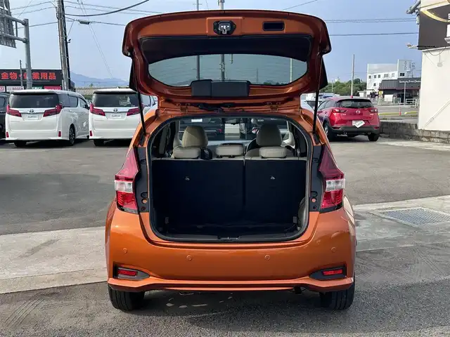 日産 ノート e－パワー メダリスト 徳島県 2017(平29)年 3.9万km プレミアムコロナオレンジ 純正7型ナビ　MM316D-L/（USB/AUX/BT/ラジオ/フルセグ）/デジタルインナーミラー/アラウンドビューモニター/バックカメラ/前後コーナーセンサー/LEDヘッドライト/フォグライト/オートライト/ドライブレコーダー/ETC/純正15AW/純正フロアマット/スペアキー