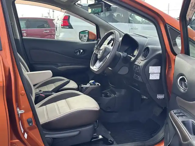 日産 ノート e－パワー メダリスト 徳島県 2017(平29)年 3.9万km プレミアムコロナオレンジ 純正7型ナビ　MM316D-L/（USB/AUX/BT/ラジオ/フルセグ）/デジタルインナーミラー/アラウンドビューモニター/バックカメラ/前後コーナーセンサー/LEDヘッドライト/フォグライト/オートライト/ドライブレコーダー/ETC/純正15AW/純正フロアマット/スペアキー