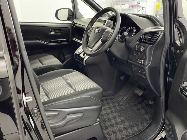 トヨタ ヴォクシー ZS 煌Ⅱ 岐阜県 2019(平31)年 6.4万km ブラック トヨタセーフティセンス/プリクラッシュセーフティ/レーンディパーチャーアラート/オートハイビーム/純正9インチSDナビ/フルセグ/BT/CD/DVD/バックカメラ/純正ドライブレコーダー/ビルトインETC2.0/両側パワースライドドア/クリアランスソナー/プッシュスタート/スマートキー/LEDヘッドライト/フォグランプ/フロアマット/純正ドアバイザー