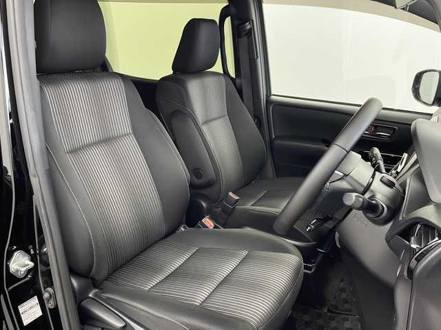 トヨタ ヴォクシー ZS 煌Ⅱ 岐阜県 2019(平31)年 6.4万km ブラック トヨタセーフティセンス/プリクラッシュセーフティ/レーンディパーチャーアラート/オートハイビーム/純正9インチSDナビ/フルセグ/BT/CD/DVD/バックカメラ/純正ドライブレコーダー/ビルトインETC2.0/両側パワースライドドア/クリアランスソナー/プッシュスタート/スマートキー/LEDヘッドライト/フォグランプ/フロアマット/純正ドアバイザー