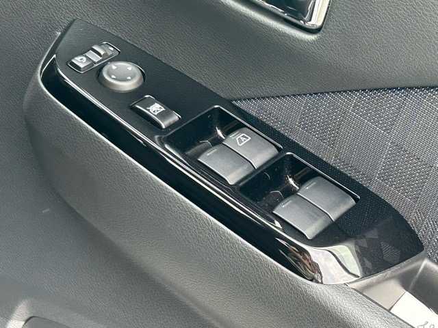 日産 デイズ ハイウェイスターX 千葉県 2019(平31)年 0.8万km ホワイトパール 純正ナビ/フルセグTV/CD/DVD/Bluetooth/バックカメラ/前方ドライブレコーダー/前後コーナーセンサー/車線逸脱防止支援システム/横滑り防止装置/衝突被害軽減システム/ダブル+サイドエアバック/カーテンエアバック/オートライト/ウィンカーミラー/プッシュスタート/スマートキー/ステアリングスイッチ/LEDヘッドライト/フォグランプ/純正アルミホイール/純正フロアマット/ドアバイザー/取扱説明書