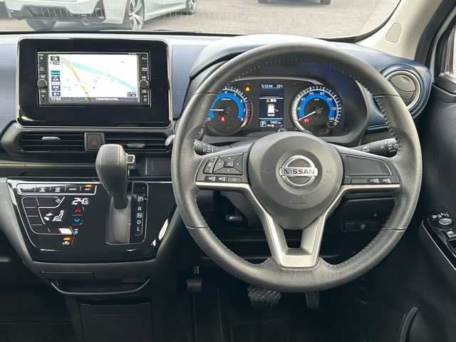 日産 デイズ ハイウェイスターX 千葉県 2019(平31)年 0.8万km ホワイトパール 純正ナビ/フルセグTV/CD/DVD/Bluetooth/バックカメラ/前方ドライブレコーダー/前後コーナーセンサー/車線逸脱防止支援システム/横滑り防止装置/衝突被害軽減システム/ダブル+サイドエアバック/カーテンエアバック/オートライト/ウィンカーミラー/プッシュスタート/スマートキー/ステアリングスイッチ/LEDヘッドライト/フォグランプ/純正アルミホイール/純正フロアマット/ドアバイザー/取扱説明書