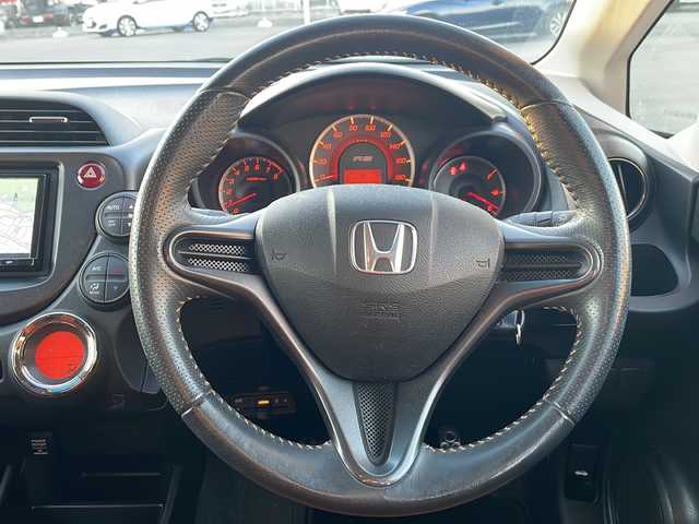 ホンダ フィット RS 山口県 2011(平23)年 10.5万km サンセットオレンジⅡ 6速マニュアル車/純正HDDナビ/CD/DVD/Bluetooth/フルセグテレビ/ETC/保証書/取扱説明書/記録簿/HIDヘッドライト/フォグライト/オートライト/オートエアコン/社外フロアマット/リモコンキー/スペアキー/純正16インチアルミホイール/前後ドライブレコーダー/電動格納ミラー