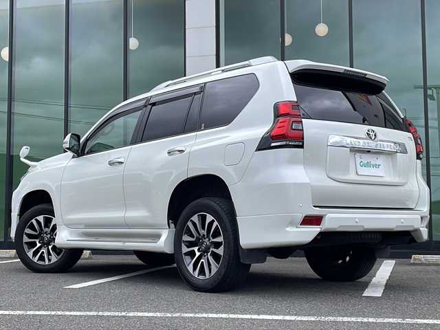 トヨタ ランドクルーザー プラド TX Lパッケージ 福岡県 2023(令5)年 2.9万km ホワイトパールクリスタルシャイン ・ワンオーナー/・純正エアロパーツ/・サンルーフ/・ブラックレザーシート/・アルパイン製９型ナビ/・アルパイン製デジタルインナーミラー/・アルパイン製ドライブレコーダー/・純正オプションウッドコンビハンドル/・純正オプションウッドコンビシフトノブ/・ウッド調パネル/・バックカメラ/・７人乗り/・シートヒーター/・エアシート/・パワーシート/・純正１９インチアルミホイル/・ルーフレール/・ドアバイザー/・フロアマット/・スマートキー/・保証書/・取扱説明書