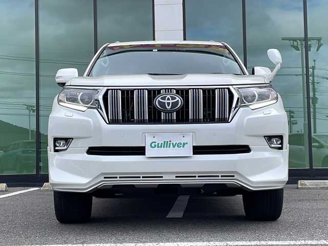 トヨタ ランドクルーザー プラド TX Lパッケージ 福岡県 2023(令5)年 2.9万km ホワイトパールクリスタルシャイン ・ワンオーナー/・純正エアロパーツ/・サンルーフ/・ブラックレザーシート/・アルパイン製９型ナビ/・アルパイン製デジタルインナーミラー/・アルパイン製ドライブレコーダー/・純正オプションウッドコンビハンドル/・純正オプションウッドコンビシフトノブ/・ウッド調パネル/・バックカメラ/・７人乗り/・シートヒーター/・エアシート/・パワーシート/・純正１９インチアルミホイル/・ルーフレール/・ドアバイザー/・フロアマット/・スマートキー/・保証書/・取扱説明書