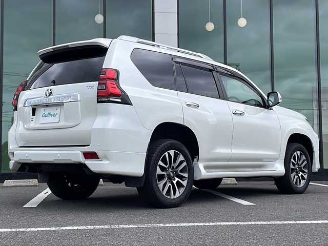 トヨタ ランドクルーザー プラド TX Lパッケージ 福岡県 2023(令5)年 2.9万km ホワイトパールクリスタルシャイン ・ワンオーナー/・純正エアロパーツ/・サンルーフ/・ブラックレザーシート/・アルパイン製９型ナビ/・アルパイン製デジタルインナーミラー/・アルパイン製ドライブレコーダー/・純正オプションウッドコンビハンドル/・純正オプションウッドコンビシフトノブ/・ウッド調パネル/・バックカメラ/・７人乗り/・シートヒーター/・エアシート/・パワーシート/・純正１９インチアルミホイル/・ルーフレール/・ドアバイザー/・フロアマット/・スマートキー/・保証書/・取扱説明書