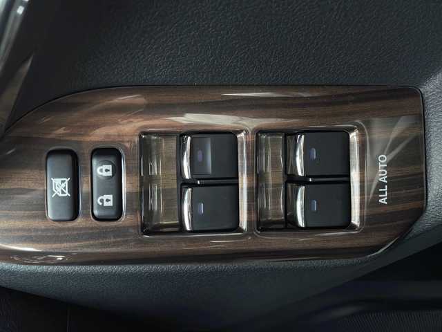トヨタ ランドクルーザー プラド TX Lパッケージ 福岡県 2023(令5)年 2.9万km ホワイトパールクリスタルシャイン ・ワンオーナー/・純正エアロパーツ/・サンルーフ/・ブラックレザーシート/・アルパイン製９型ナビ/・アルパイン製デジタルインナーミラー/・アルパイン製ドライブレコーダー/・純正オプションウッドコンビハンドル/・純正オプションウッドコンビシフトノブ/・ウッド調パネル/・バックカメラ/・７人乗り/・シートヒーター/・エアシート/・パワーシート/・純正１９インチアルミホイル/・ルーフレール/・ドアバイザー/・フロアマット/・スマートキー/・保証書/・取扱説明書