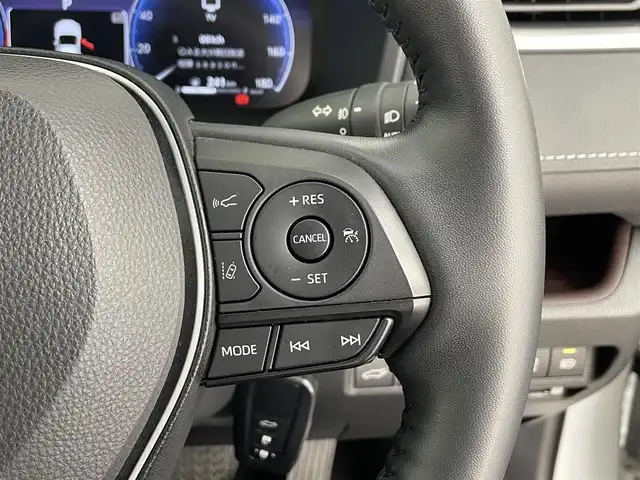 トヨタ ＲＡＶ４ G Zパッケージ 大分県 2023(令5)年 3.1万km プラチナホワイトパールマイカ 純正ナビ/Bluetooth/フルセグ/Miracast/モデリスタエアロ/サンルーフ/レーダークルコン/シートヒーター・クーラー（D＋N）/シートメモリー/アラウンドビューモニター/全方位カメラ/パワーシート/純正アルミホイル19インチ/純正フロアマット/電動リアゲート/オートライト/オートマチックハイビーム/オートブレーキホールド/ステアリングヒーター/革巻ステアリング/ステアリングスイッチ/ビルトインETC2.0