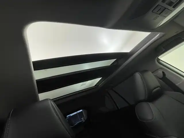 トヨタ ＲＡＶ４ G Zパッケージ 大分県 2023(令5)年 3.1万km プラチナホワイトパールマイカ 純正ナビ/Bluetooth/フルセグ/Miracast/モデリスタエアロ/サンルーフ/レーダークルコン/シートヒーター・クーラー（D＋N）/シートメモリー/アラウンドビューモニター/全方位カメラ/パワーシート/純正アルミホイル19インチ/純正フロアマット/電動リアゲート/オートライト/オートマチックハイビーム/オートブレーキホールド/ステアリングヒーター/革巻ステアリング/ステアリングスイッチ/ビルトインETC2.0