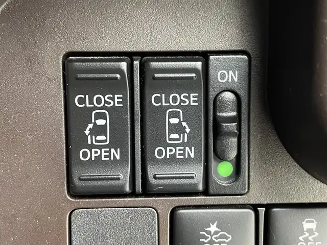 トヨタ ルーミー G コージーエディション 宮城県 2019(令1)年 2.5万km ブライトシルバーM 純正ナビ/両側パワースライドドア/クルーズコントロール/衝突軽減ブレーキ/車線逸脱警報/クリアランスソナー/オートライト/バックモニター/シートヒーター/ドライブレコーダー/スマートキー/フルオートエアコン/ワンセグTV/Bluetoothオーディオ/禁煙車