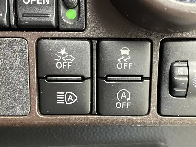 トヨタ ルーミー G コージーエディション 宮城県 2019(令1)年 2.5万km ブライトシルバーM 純正ナビ/両側パワースライドドア/クルーズコントロール/衝突軽減ブレーキ/車線逸脱警報/クリアランスソナー/オートライト/バックモニター/シートヒーター/ドライブレコーダー/スマートキー/フルオートエアコン/ワンセグTV/Bluetoothオーディオ/禁煙車