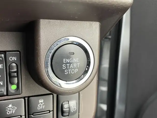 トヨタ ルーミー G コージーエディション 宮城県 2019(令1)年 2.5万km ブライトシルバーM 純正ナビ/両側パワースライドドア/クルーズコントロール/衝突軽減ブレーキ/車線逸脱警報/クリアランスソナー/オートライト/バックモニター/シートヒーター/ドライブレコーダー/スマートキー/フルオートエアコン/ワンセグTV/Bluetoothオーディオ/禁煙車