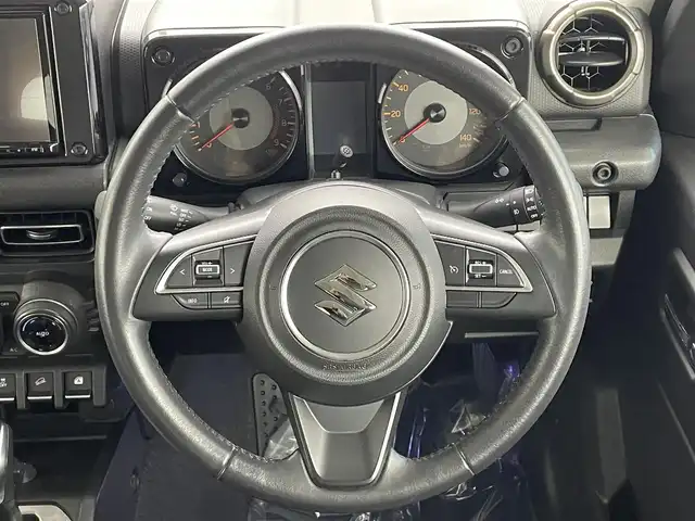 スズキ ジムニー XC 埼玉県 2019(令1)年 3.8万km シフォンアイボリーM 純正8型ナビ　温シート　Ｂカメラ　ＬＥＤ　クルーズコントロール　フルセグＴＶ　Ｂｌｕｅｔｏｏｔｈ　ドライブレコーダー　背面タイヤ　ダウンヒルアシスト　衝突被害軽減　オートハイビーム　レーンキープ