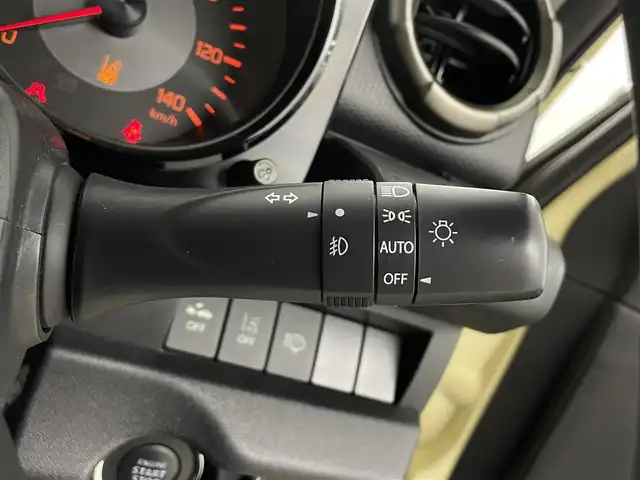 スズキ ジムニー XC 埼玉県 2019(令1)年 3.8万km シフォンアイボリーM 純正8型ナビ　温シート　Ｂカメラ　ＬＥＤ　クルーズコントロール　フルセグＴＶ　Ｂｌｕｅｔｏｏｔｈ　ドライブレコーダー　背面タイヤ　ダウンヒルアシスト　衝突被害軽減　オートハイビーム　レーンキープ