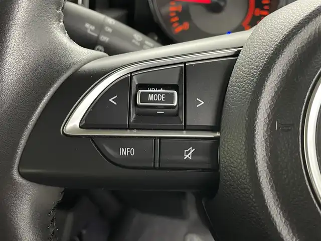 スズキ ジムニー XC 埼玉県 2019(令1)年 3.8万km シフォンアイボリーM 純正8型ナビ　温シート　Ｂカメラ　ＬＥＤ　クルーズコントロール　フルセグＴＶ　Ｂｌｕｅｔｏｏｔｈ　ドライブレコーダー　背面タイヤ　ダウンヒルアシスト　衝突被害軽減　オートハイビーム　レーンキープ