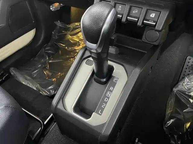 スズキ ジムニー XC 埼玉県 2019(令1)年 3.8万km シフォンアイボリーM 純正8型ナビ　温シート　Ｂカメラ　ＬＥＤ　クルーズコントロール　フルセグＴＶ　Ｂｌｕｅｔｏｏｔｈ　ドライブレコーダー　背面タイヤ　ダウンヒルアシスト　衝突被害軽減　オートハイビーム　レーンキープ