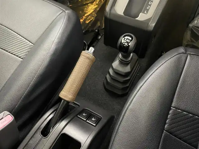 スズキ ジムニー XC 埼玉県 2019(令1)年 3.8万km シフォンアイボリーM 純正8型ナビ　温シート　Ｂカメラ　ＬＥＤ　クルーズコントロール　フルセグＴＶ　Ｂｌｕｅｔｏｏｔｈ　ドライブレコーダー　背面タイヤ　ダウンヒルアシスト　衝突被害軽減　オートハイビーム　レーンキープ