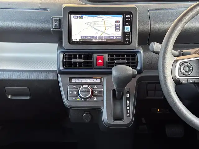 ダイハツ タント L 愛媛県 2024(令6)年 0.3万km シャイニングホワイトパール 純正ワイドナビ（NMZK-７３D）/フルセグTV Bluetooth DVD SD USB/バックカメラ/両側スライドドア/スマートアシスト/前後コーナーセンサー/車線逸脱警報/オートハイビーム/LEDヘッドライト/オートライト/ビルトインETC/純正フロアマット/オートエアコン/スマートキー2個/ドアバイザー/取説・保証書