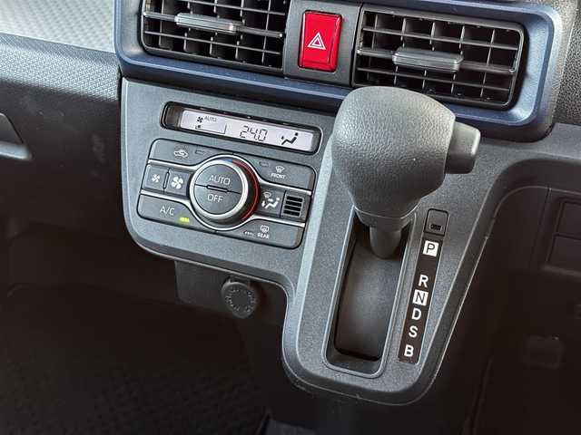 ダイハツ タント L 愛媛県 2024(令6)年 0.3万km シャイニングホワイトパール 純正ワイドナビ（NMZK-７３D）/フルセグTV Bluetooth DVD SD USB/バックカメラ/両側スライドドア/スマートアシスト/前後コーナーセンサー/車線逸脱警報/オートハイビーム/LEDヘッドライト/オートライト/ビルトインETC/純正フロアマット/オートエアコン/スマートキー2個/ドアバイザー/取説・保証書