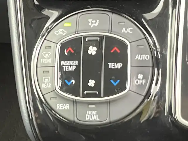 トヨタ ヴォクシー ZS 煌Ⅱ 千葉県 2016(平28)年 8.8万km ホワイトパールクリスタルシャイン 禁煙車/Toyota Safety Sense C/・プリクラッシュブレーキ/・レーンキーピングアシスト/・ハイビームアシスト/・横滑り防止装置 /・衝突安全ボディ/両側パワースライドドア/社外8インチナビ/CD/DVD/Bluetooth/フルセグ/バックカメラ/LEDオートライト/純正16インチアルミホイール/純正フロアマット/オートエアコン/アイドリングストップ/プッシュスタート/スマートキー