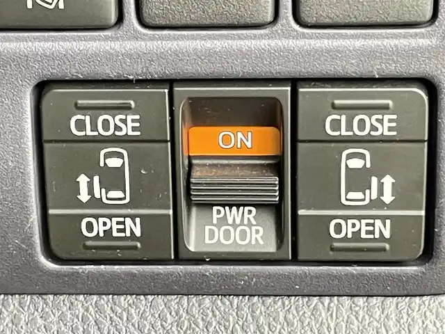 トヨタ ヴォクシー ZS 煌Ⅱ 千葉県 2016(平28)年 8.8万km ホワイトパールクリスタルシャイン 禁煙車/Toyota Safety Sense C/・プリクラッシュブレーキ/・レーンキーピングアシスト/・ハイビームアシスト/・横滑り防止装置 /・衝突安全ボディ/両側パワースライドドア/社外8インチナビ/CD/DVD/Bluetooth/フルセグ/バックカメラ/LEDオートライト/純正16インチアルミホイール/純正フロアマット/オートエアコン/アイドリングストップ/プッシュスタート/スマートキー